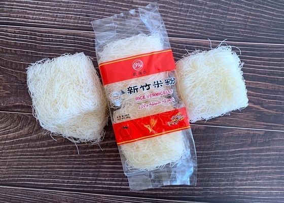 glutine delle tagliatelle di vermicelli del riso liberamente